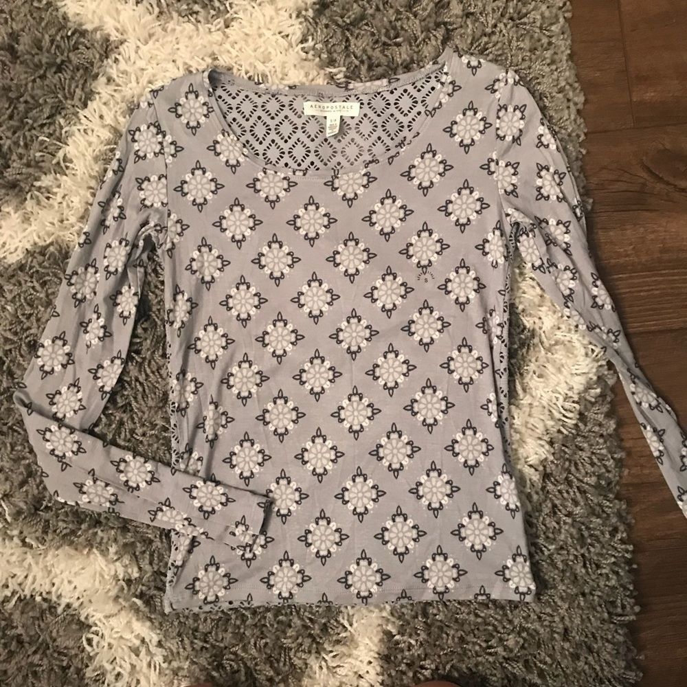 — Aeropostale — Grey & White Winter‎ Top